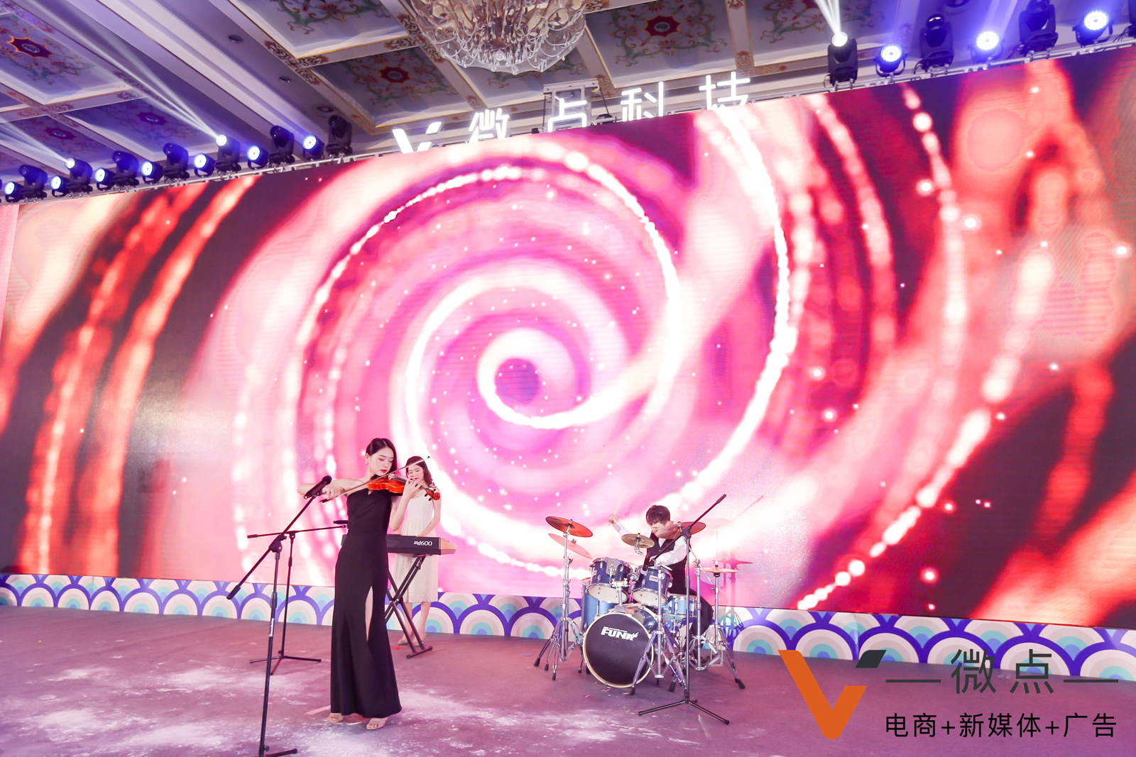 小提琴、電子、+架子鼓組合演奏