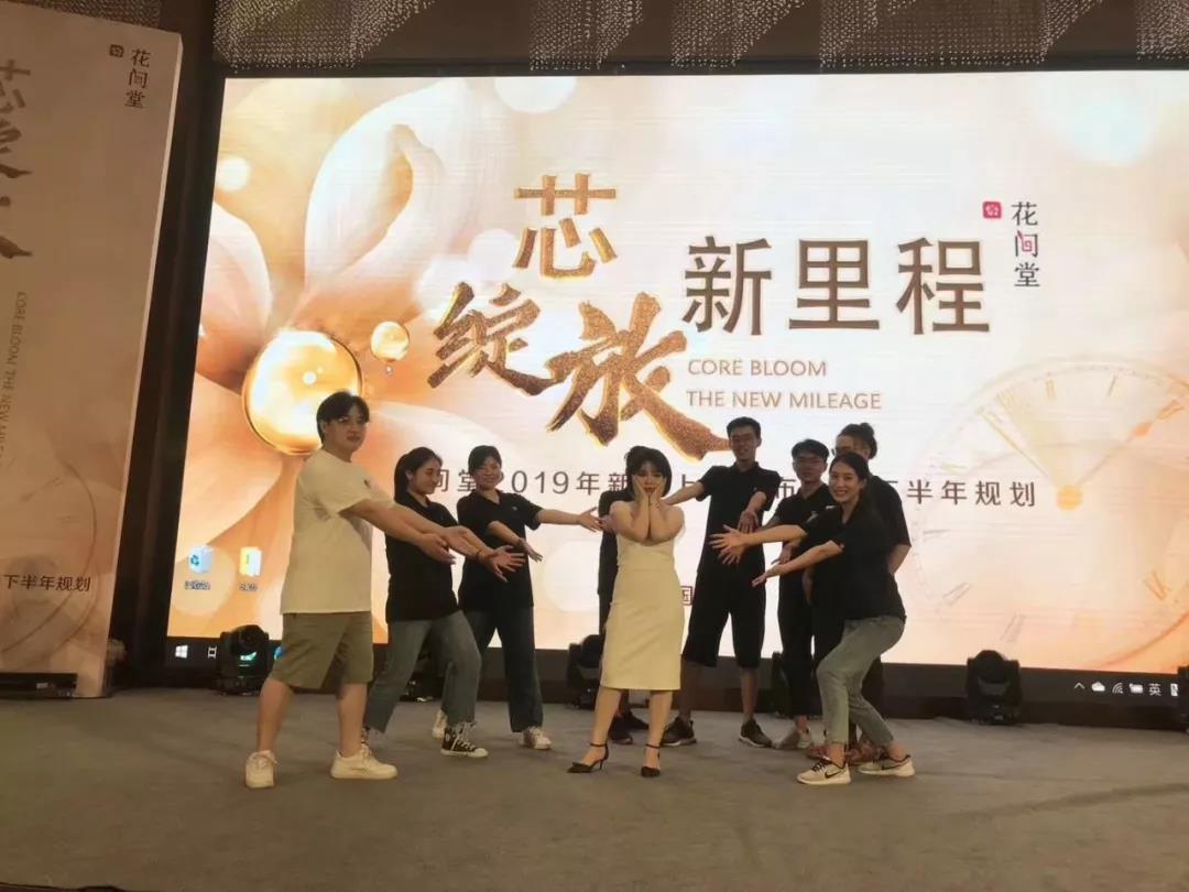 伍方會議服務(wù)團(tuán)隊合影